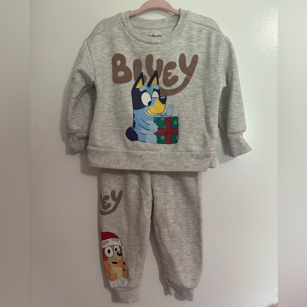 18m Bluey Christmas sweatsuit *WORE ONCE*